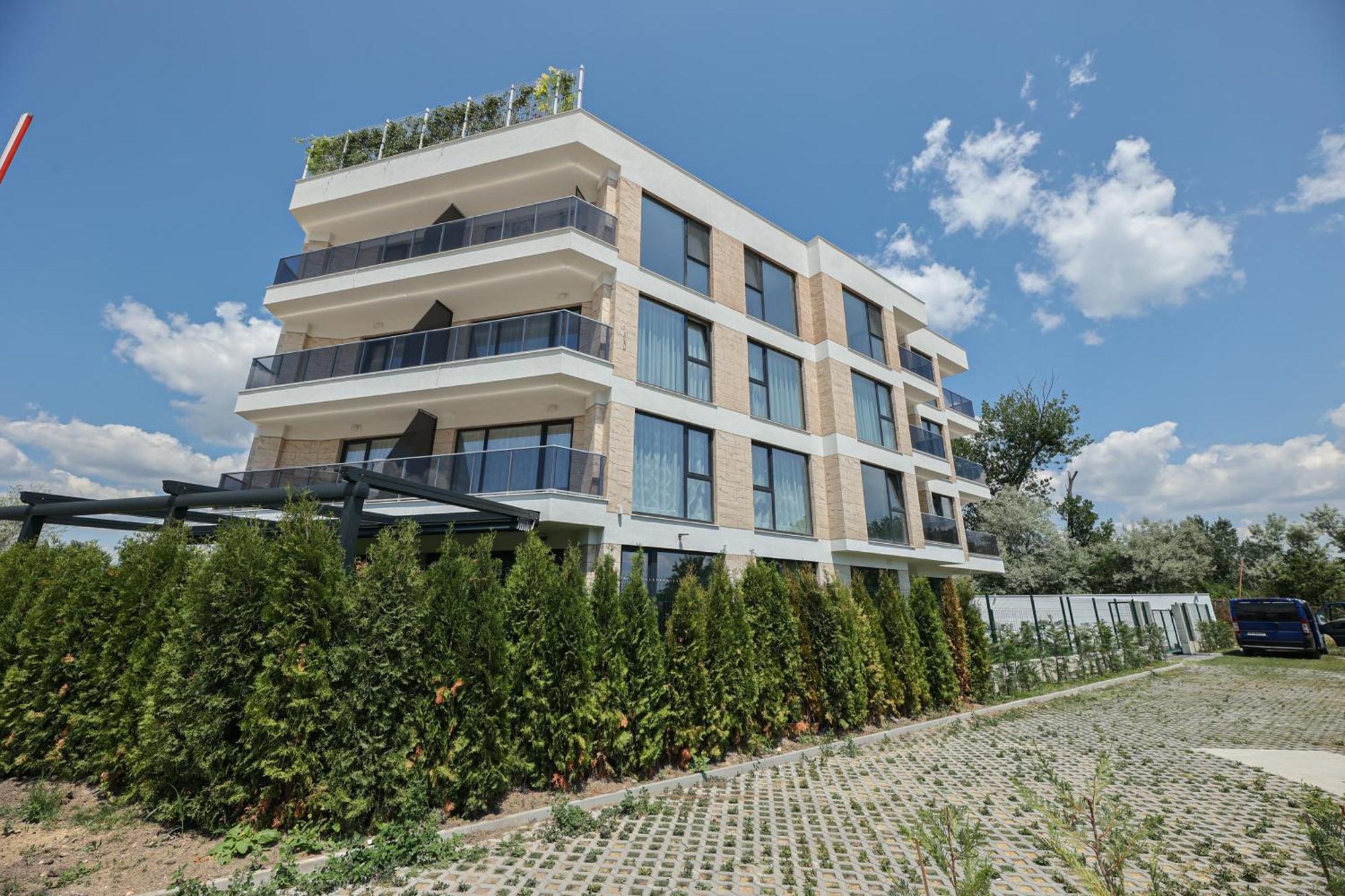 Lux Apartments Кранево Екстериор снимка